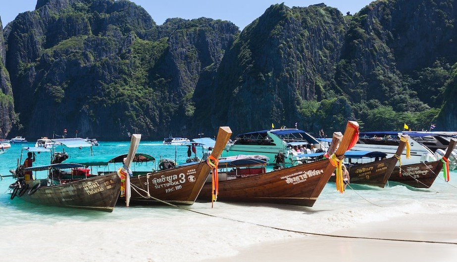 Tourist Boosts Thai Economy, Inflation and Conflict Concerns
